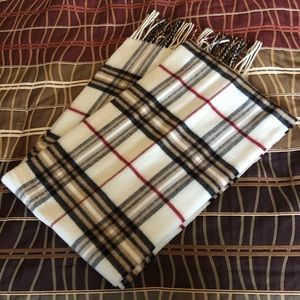 Soft striped neck scarf.